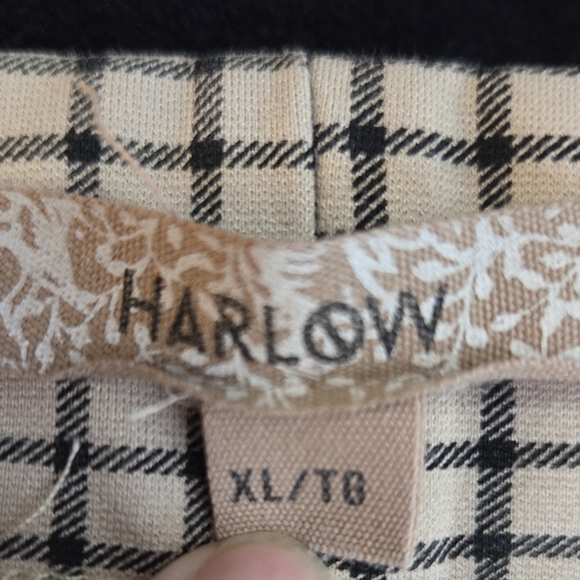 Harlow Tan And Black Plaid Capri's Size XL - Picture 5 of 6
